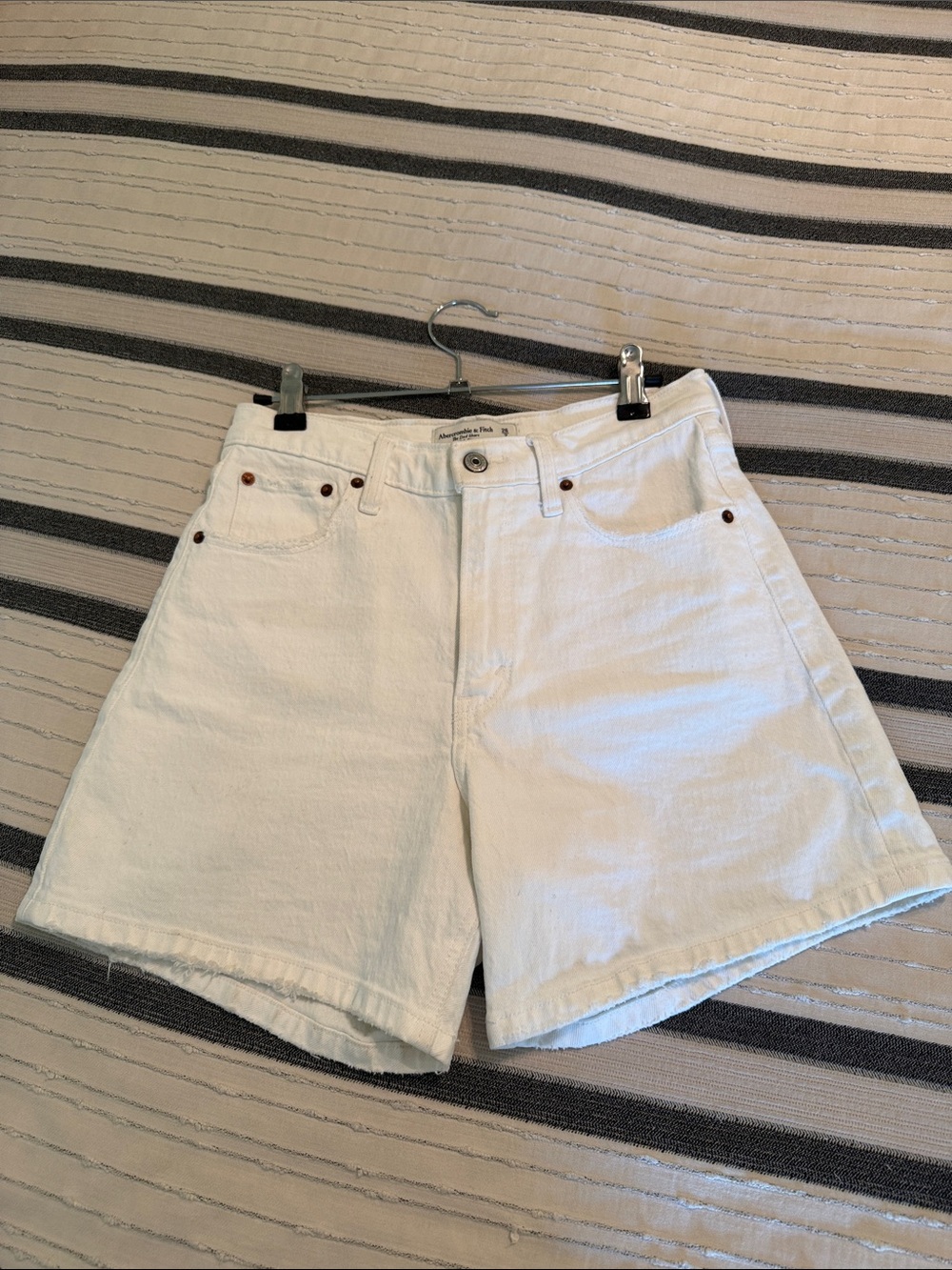 Abercrombie & Fitch Women’s White High-Rise Dad Shorts - Picture 2 of 5
